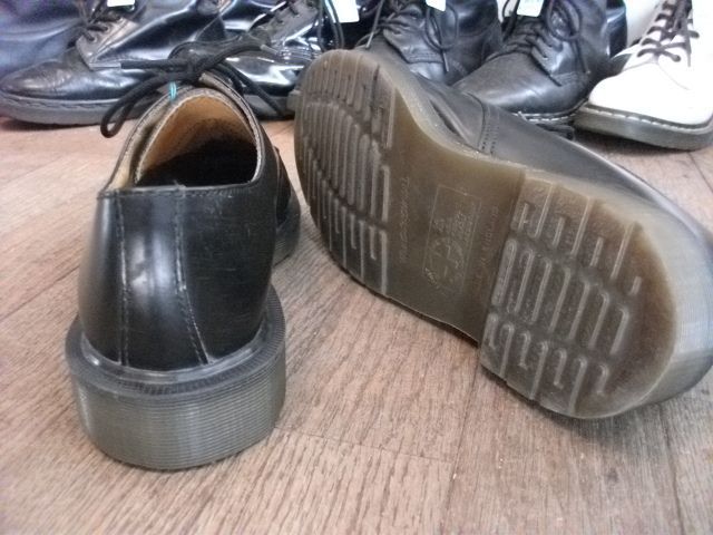 画像: 【24380-83】Dr.Martens　3ホールローカット　（ブラック）　USED