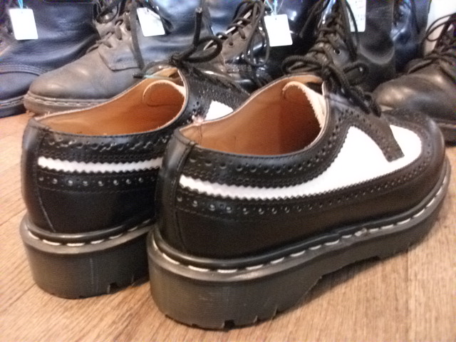 画像: 【24378-113】Dr.Martens　ウィングチップローカット　（ホワイト/ブラック）　USED