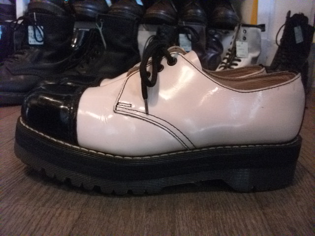 画像: 【24676-257】Dr.Martens　ストレートチップローカット　（ホワイト/ブラック）　USED